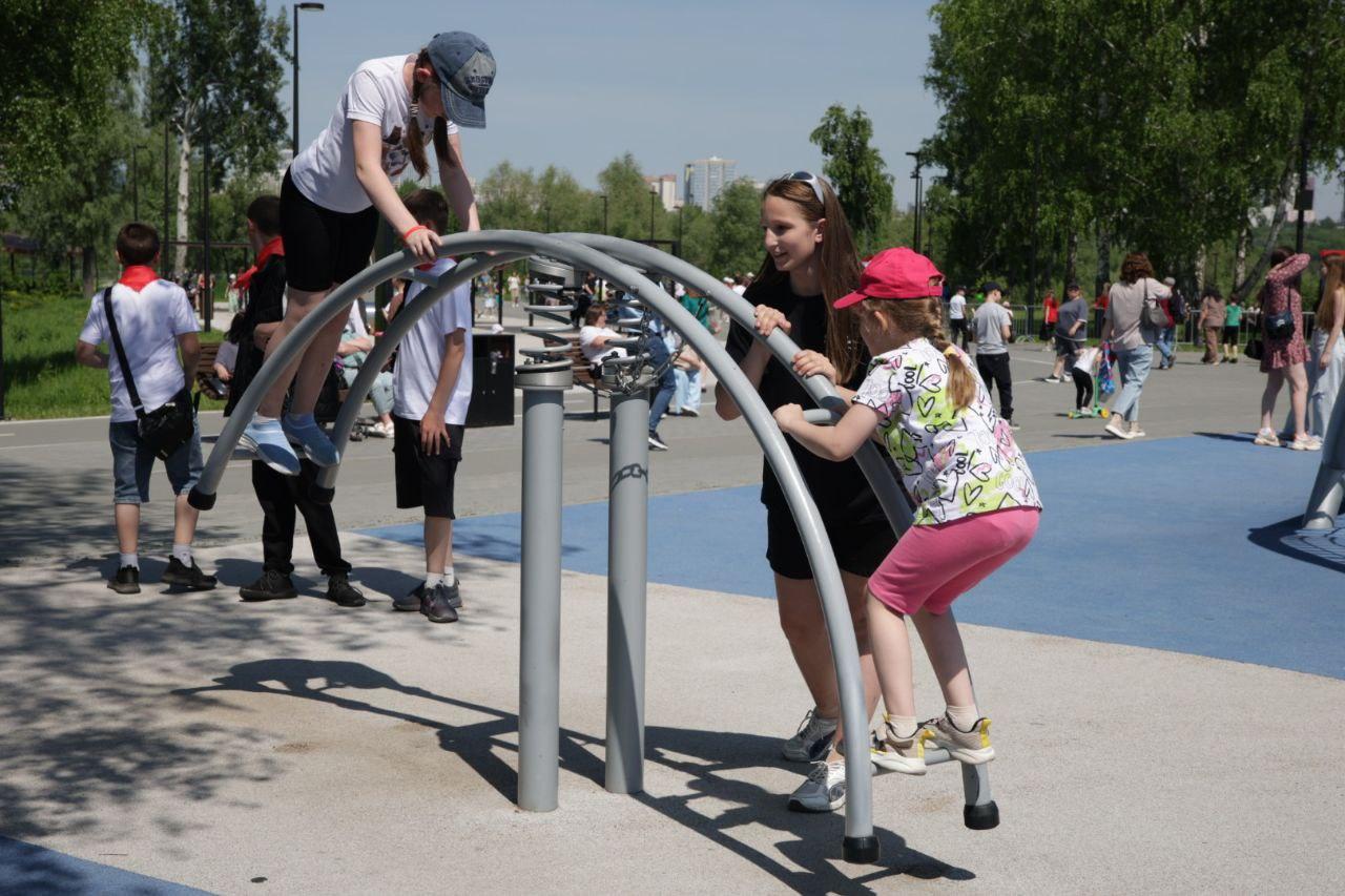 Фото «Тысячи детских улыбок» На Михайловской Набережной и в парке «Арена» в Новосибирске стартовал День защиты детей – ОНЛАЙН репортаж 48